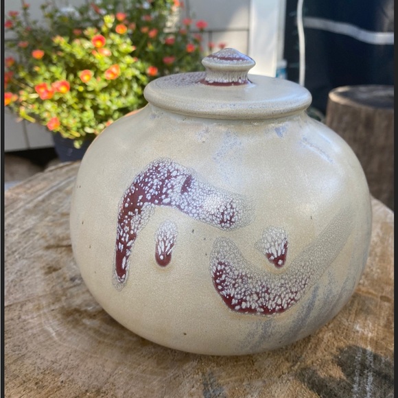 Vintage handmade minimalist ceramic jar | primitive pottery | signed by artist - Picture 2 of 8